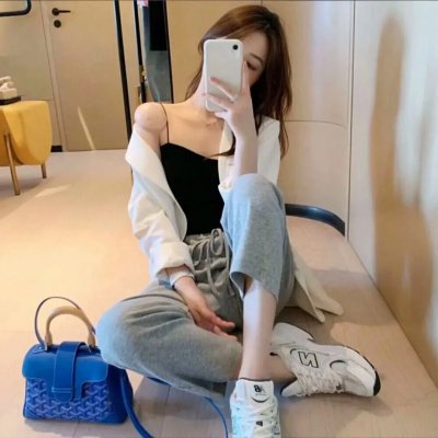 9顶假发的女孩